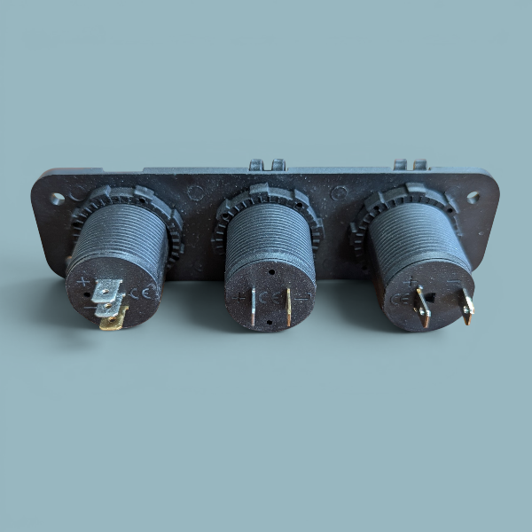 12 Volt Lader met USB en Voltmeter