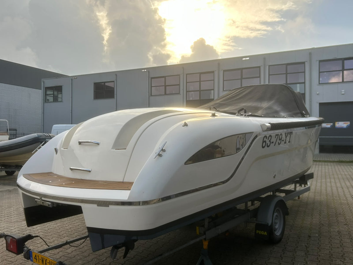 Lifestyle 650 – incl. Suzuki 90 pk en Pega trailer