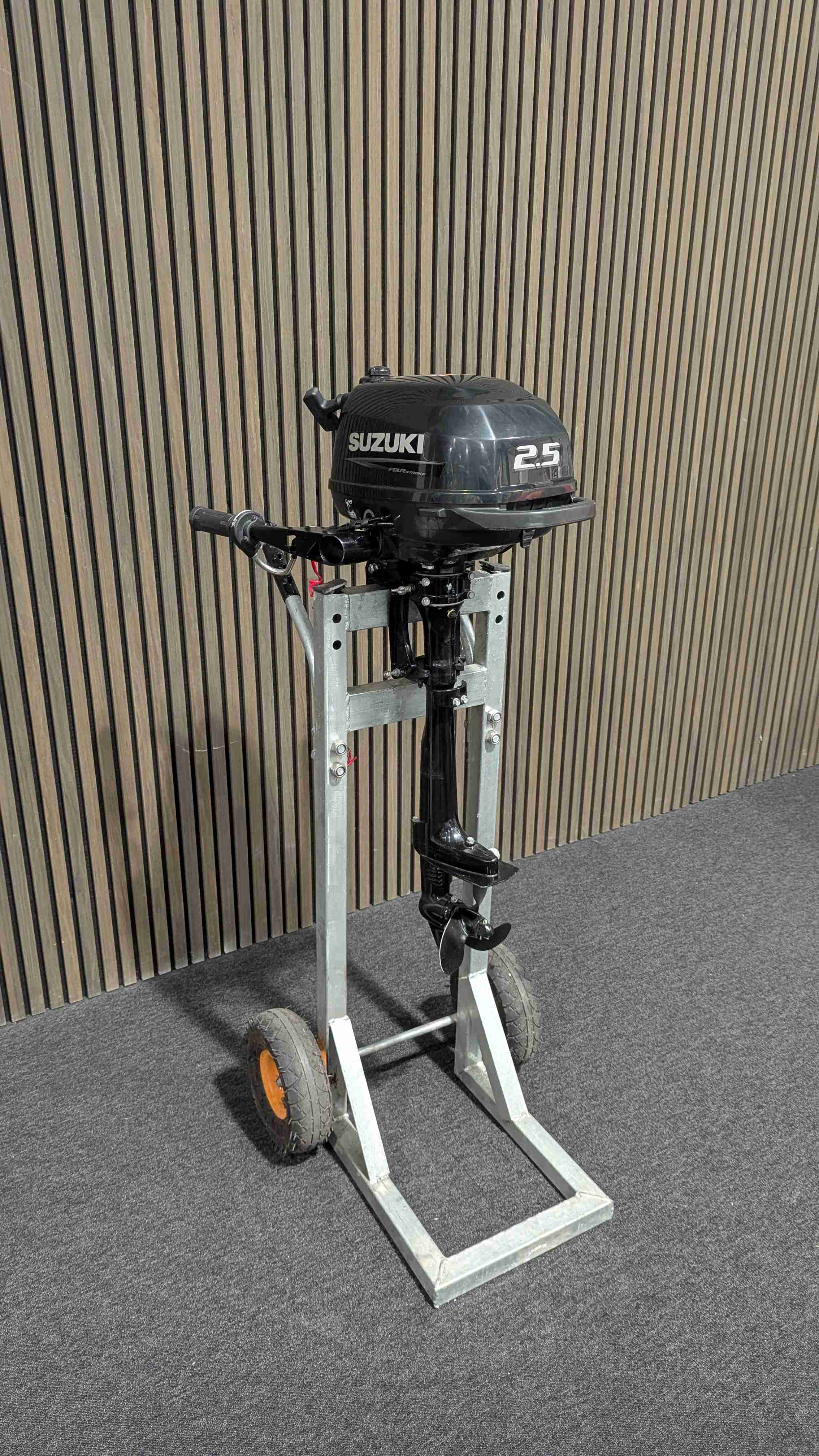 Suzuki 2,5 pk  4-T knuppelbediening, kortstaart